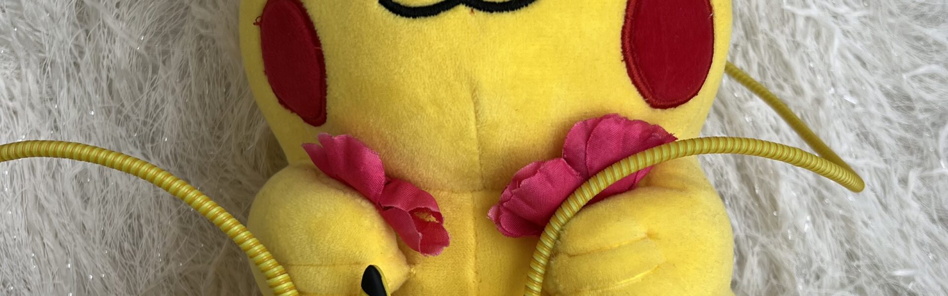 Hooked on Pikachu : A Claw Machine Adventure - Pikachu With Cable Accessories - TheMemoryBites